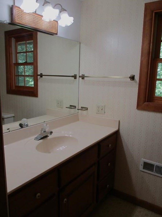 140 Sunrise Ter, Calhoun GA 30701-4638 exterior