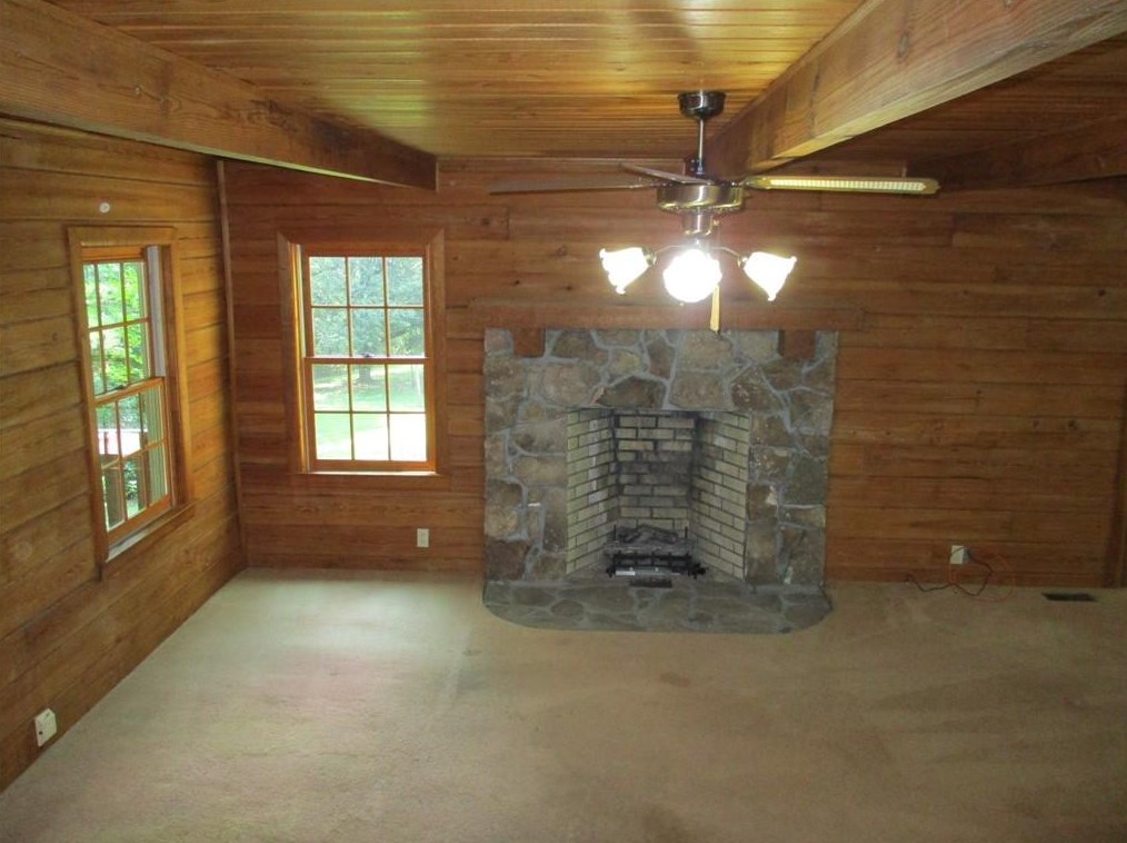 140 Sunrise Ter, Calhoun GA 30701-4638 exterior