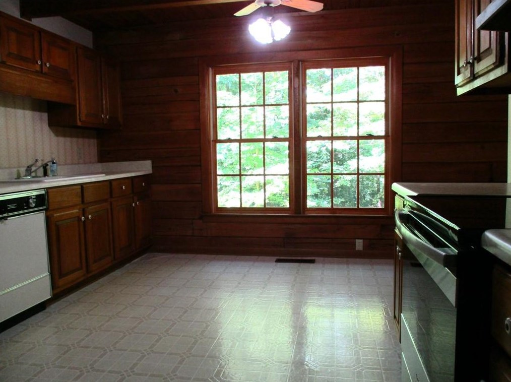 140 Sunrise Ter, Calhoun GA 30701-4638 exterior