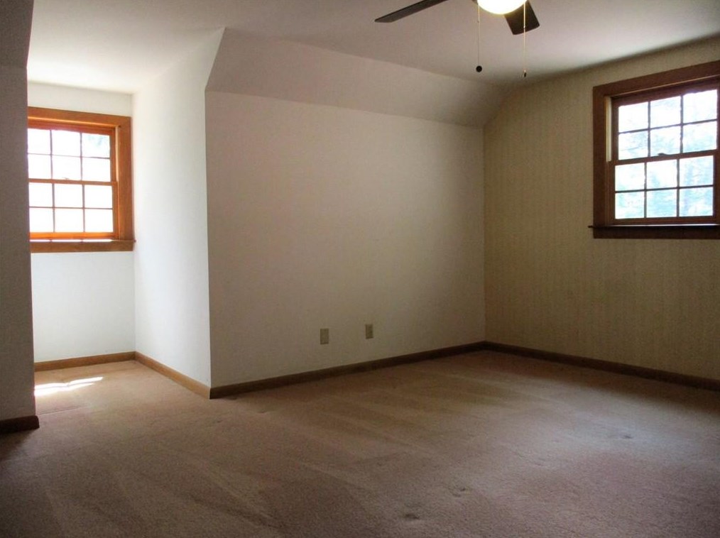 140 Sunrise Ter, Calhoun GA 30701-4638 exterior