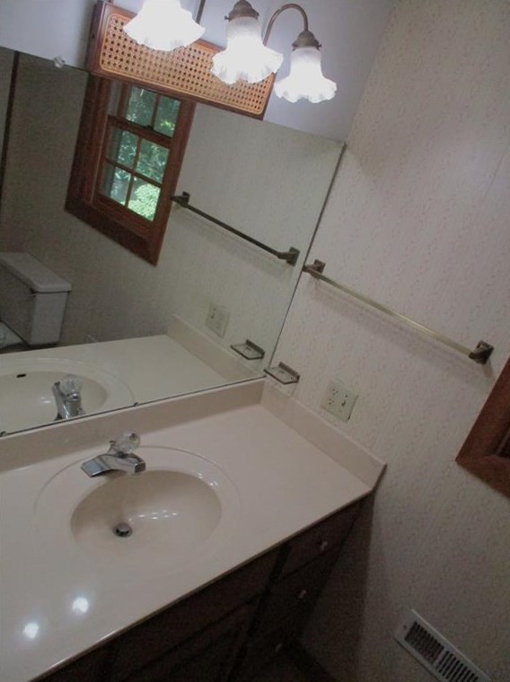 140 Sunrise Ter, Calhoun GA 30701-4638 exterior