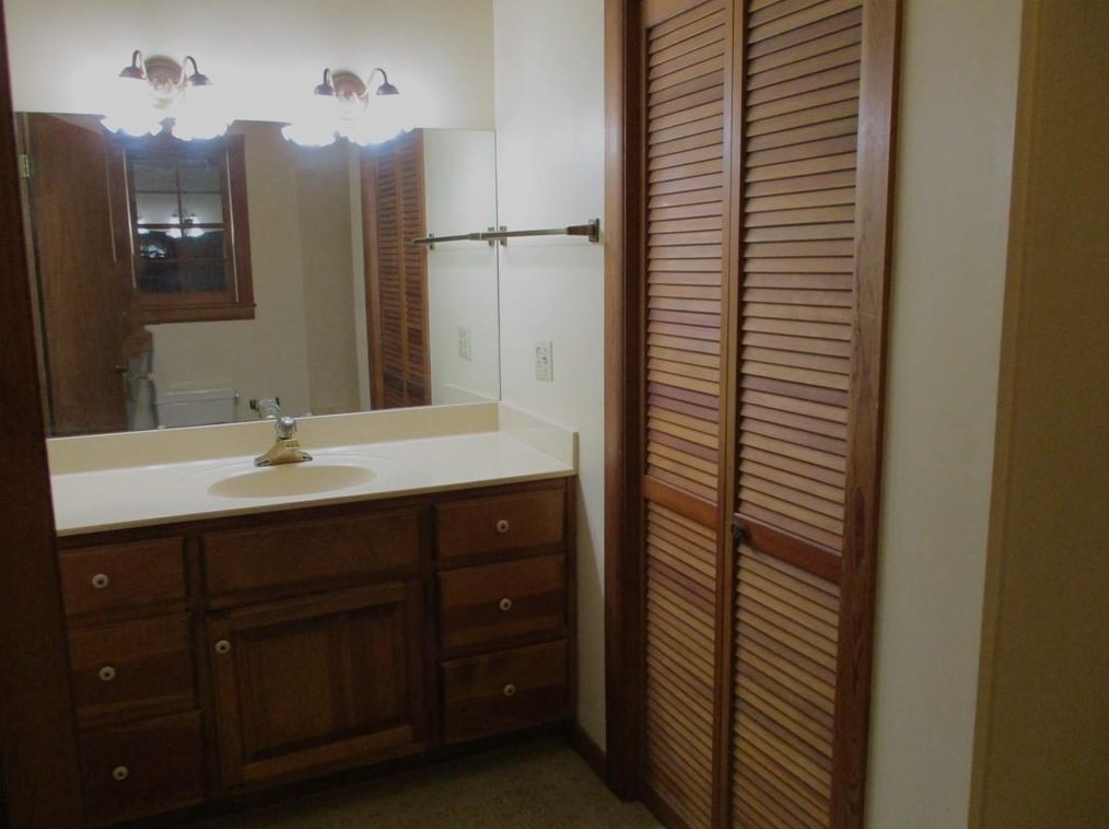 140 Sunrise Ter, Calhoun GA 30701-4638 exterior