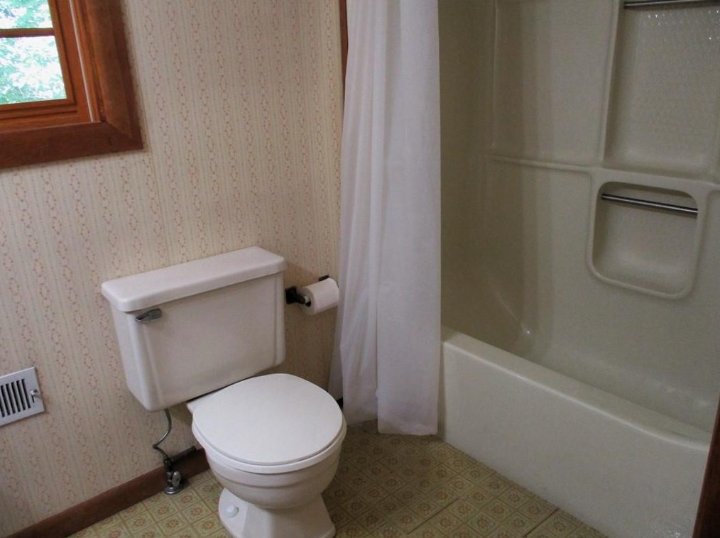 140 Sunrise Ter, Calhoun GA 30701-4638 exterior