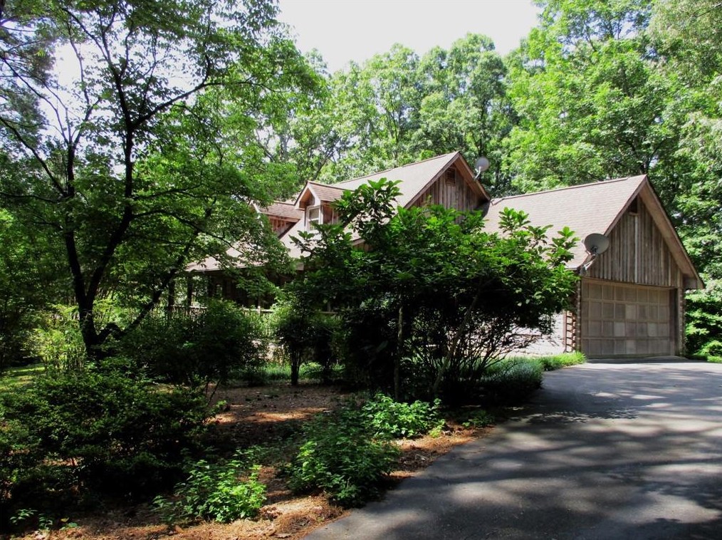 140 Sunrise Ter, Calhoun GA 30701-4638 exterior