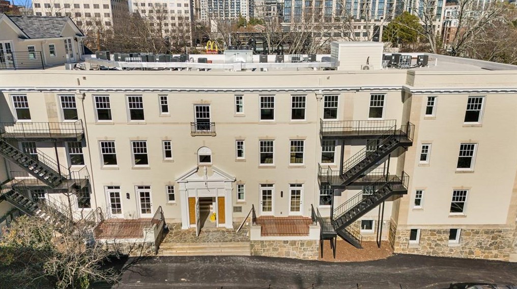 2909 Peachtree Rd, Atlanta GA  30305-2101 exterior