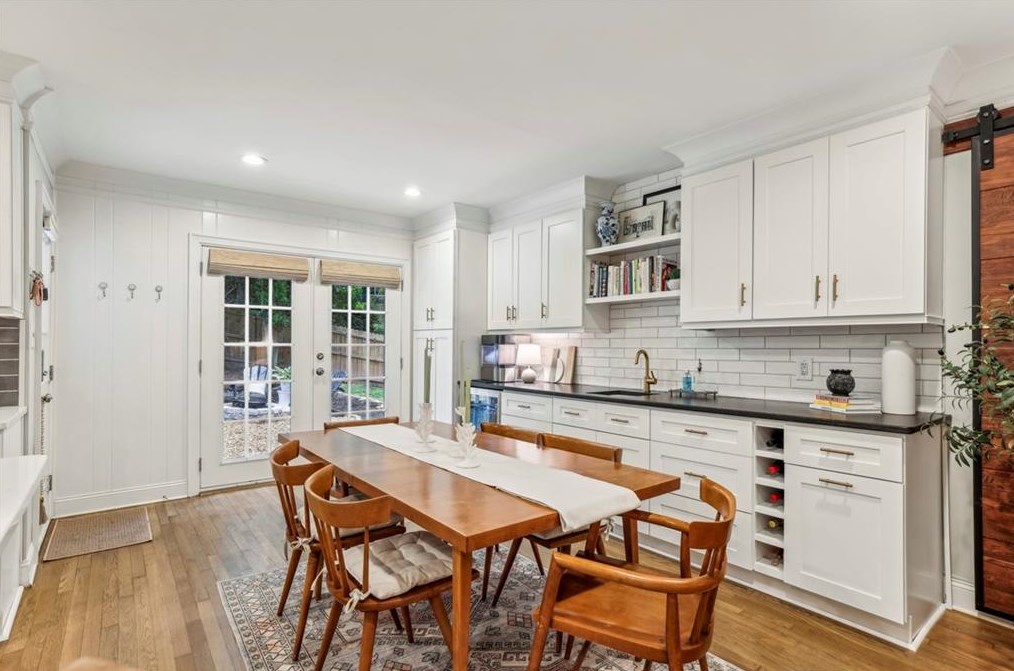 5545 Sherrell Dr, Atlanta GA 30342-1304 exterior