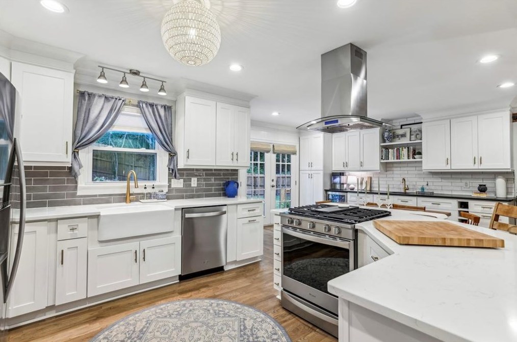 5545 Sherrell Dr, Atlanta GA 30342-1304 exterior