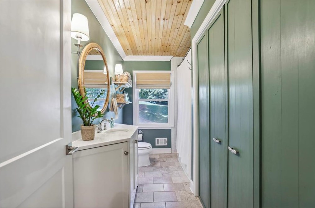 5545 Sherrell Dr, Atlanta GA 30342-1304 exterior