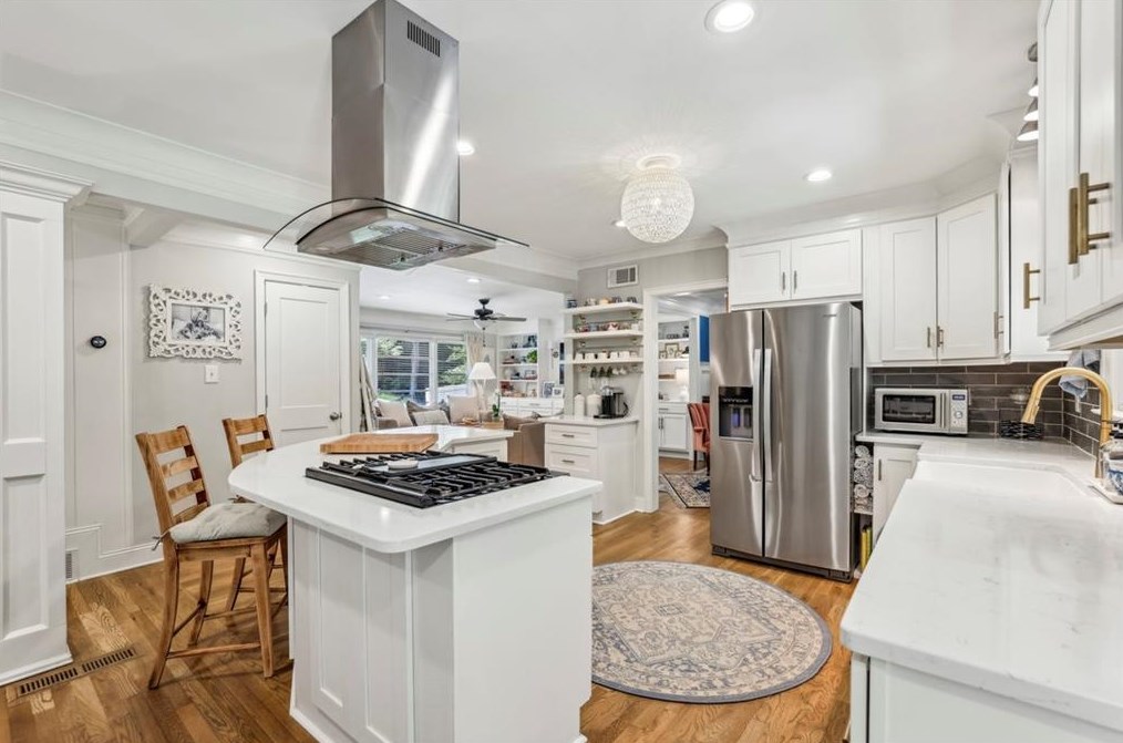 5545 Sherrell Dr, Atlanta GA 30342-1304 exterior