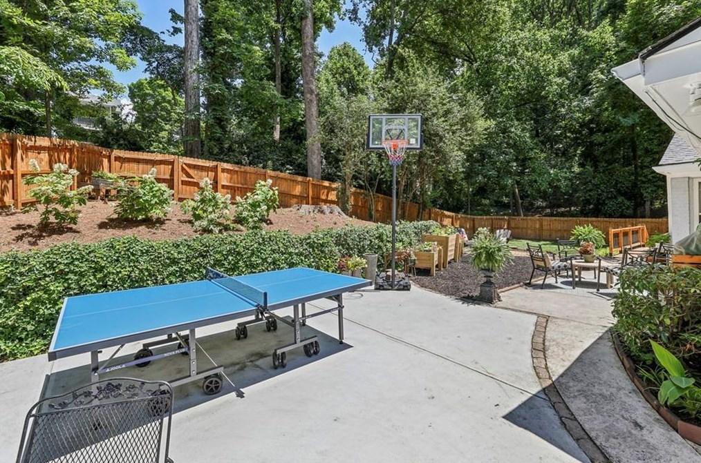 5545 Sherrell Dr, Atlanta GA 30342-1304 exterior