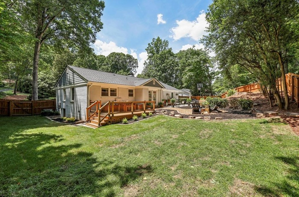 5545 Sherrell Dr, Atlanta GA 30342-1304 exterior