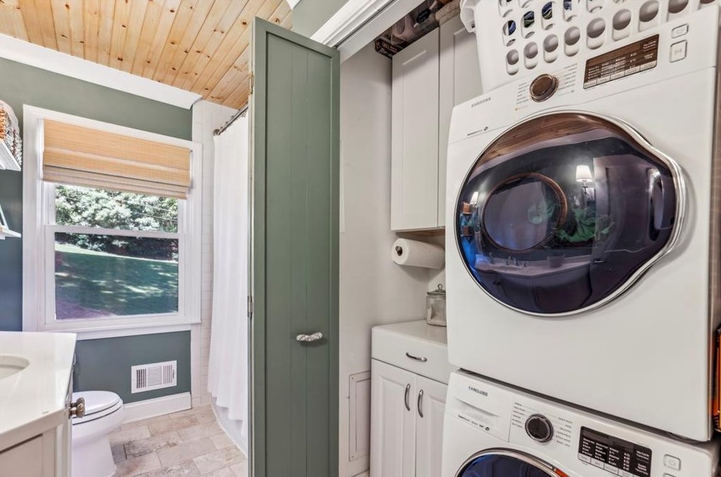 5545 Sherrell Dr, Atlanta GA 30342-1304 exterior