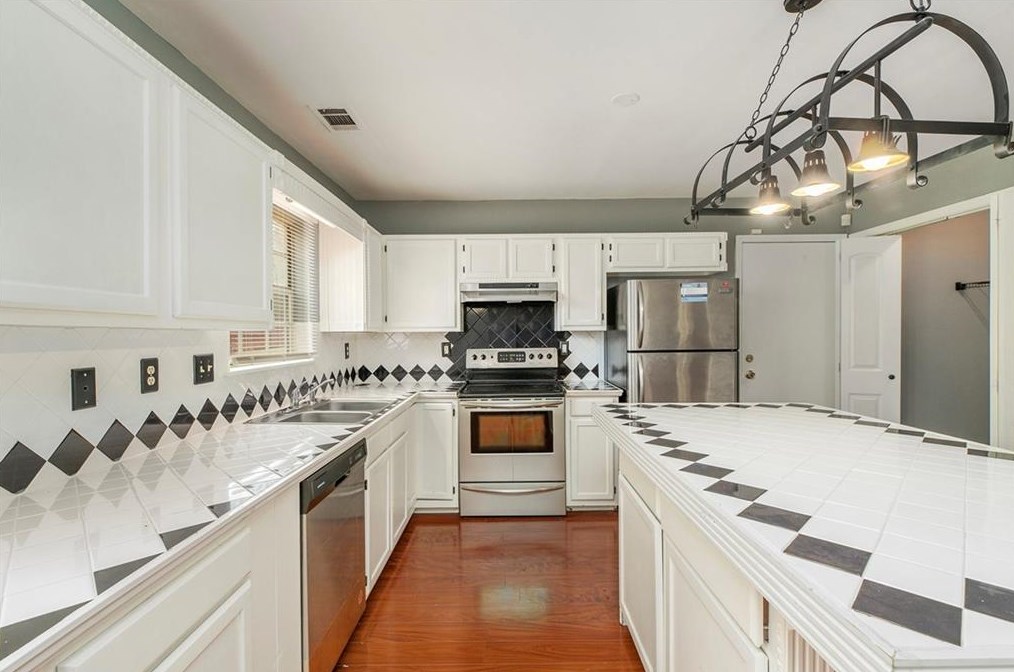 1825 Enon Pne Dr, Atlanta GA  30331-8441 exterior
