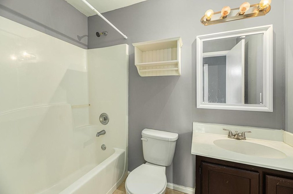 1825 Enon Pne Dr, Atlanta GA  30331-8441 exterior