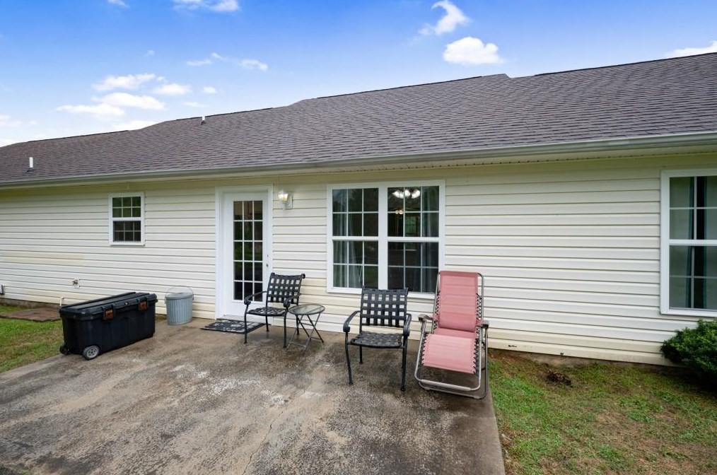 589 Hall Memorial Rd, Calhoun GA 30701-8312 exterior