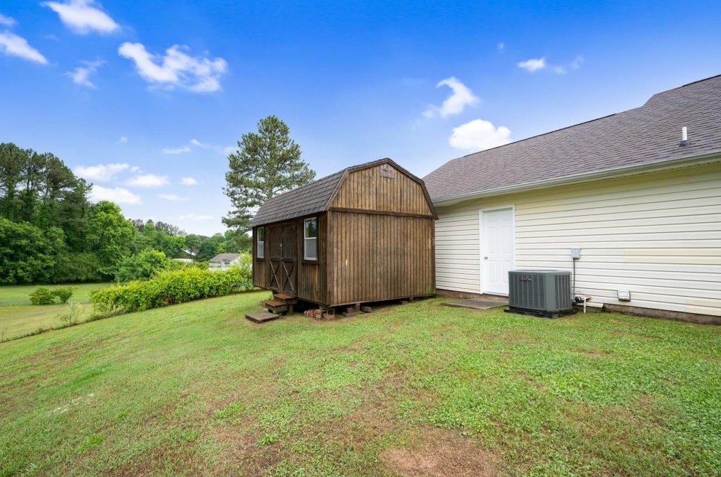 589 Hall Memorial Rd, Calhoun GA 30701-8312 exterior