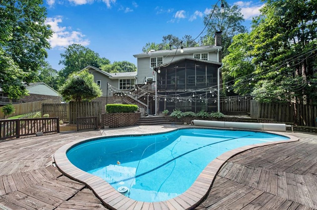 2450 Fontainebleau Dr, Atlanta GA  30360-1227 exterior