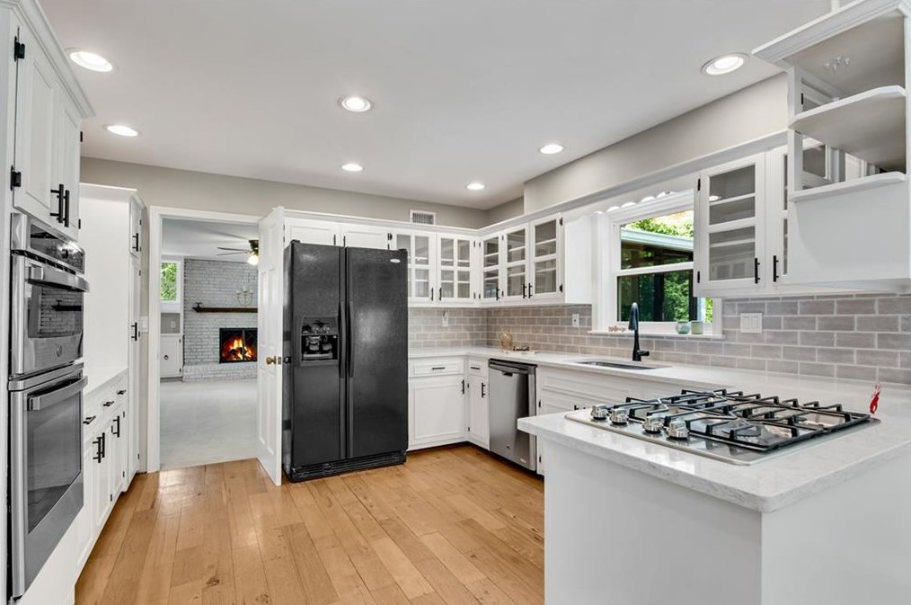 2450 Fontainebleau Dr, Atlanta GA  30360-1227 exterior