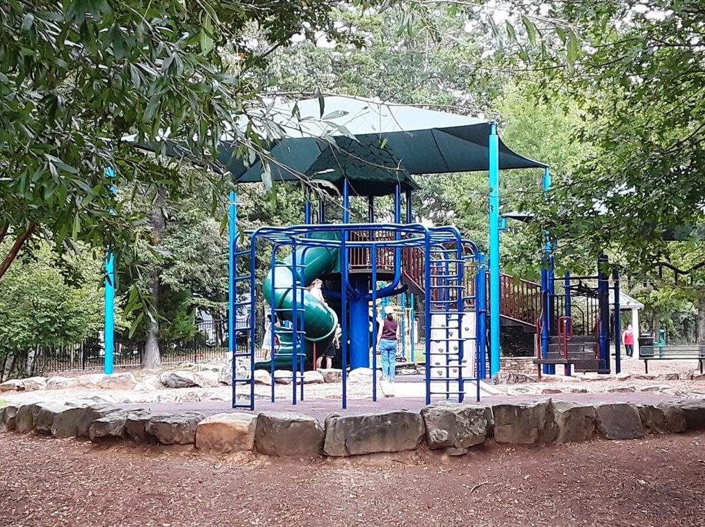 2450 Fontainebleau Dr, Atlanta GA  30360-1227 exterior