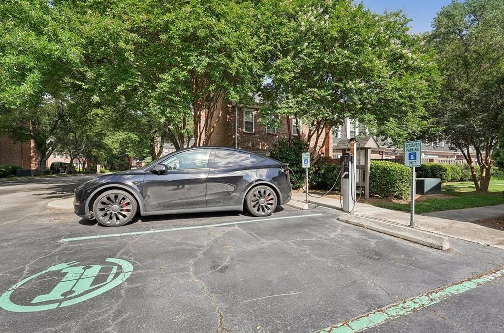 12 Market Sq Pl, Atlanta GA 30318-1428 exterior