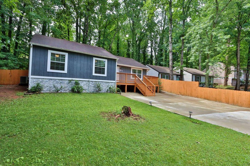 5121 Martins Crossing Rd, Stone Mountain GA  30088-2004 exterior