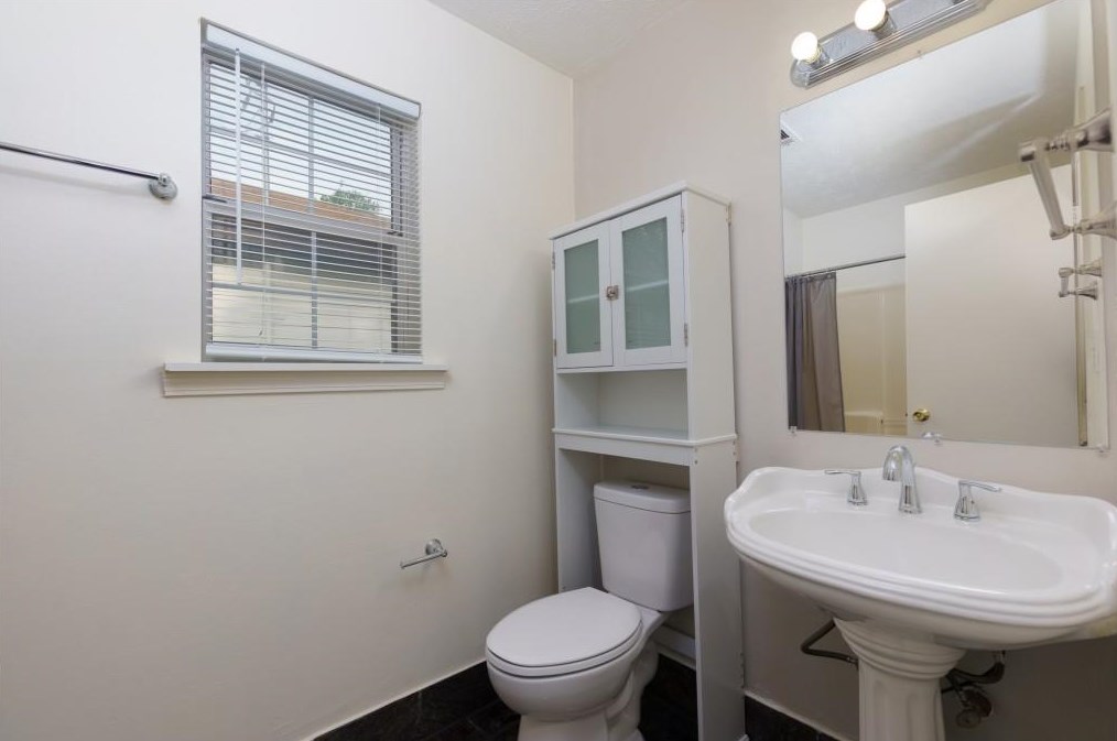 461 Oak Dr, Atlanta GA  30354-1228 exterior