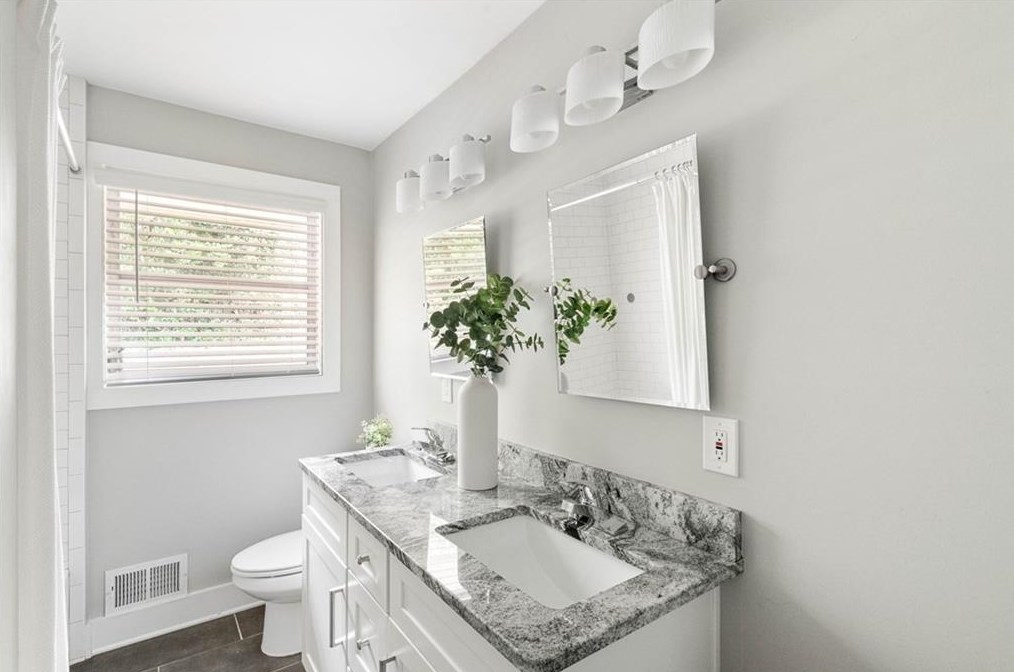 2580 Dering Ct, Atlanta GA 30345-1619 exterior