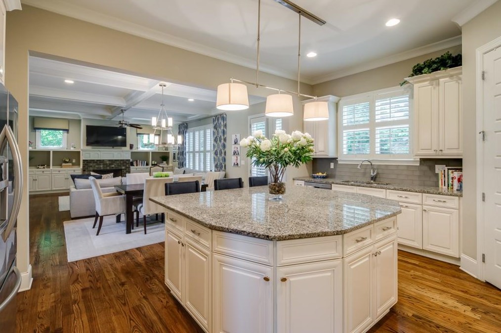 2505 Wawona Dr, Atlanta GA  30319-3715 exterior