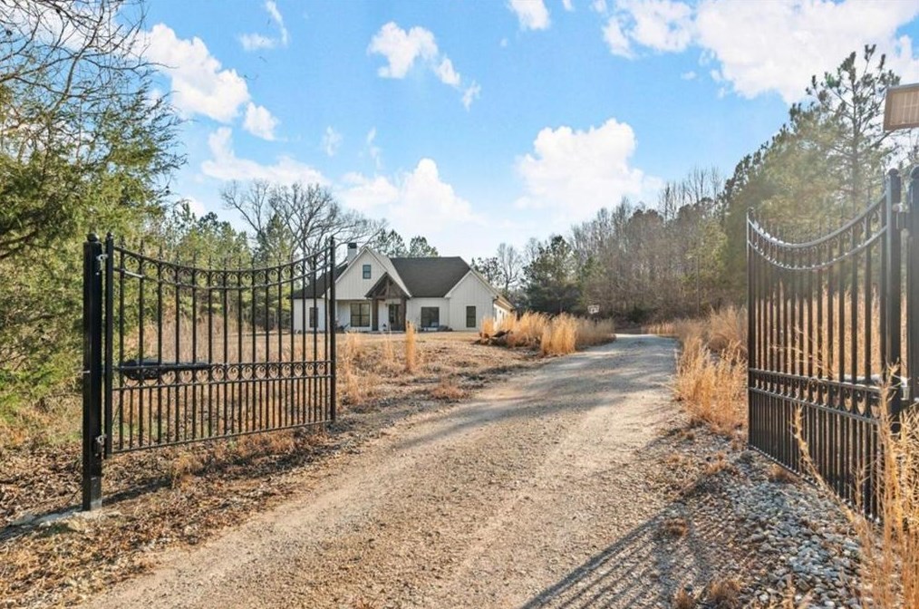 5304 Apple Vly Rd, Jefferson GA  exterior
