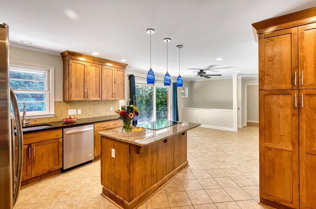 2325 Shasta Way, Atlanta GA  30345-2605 exterior