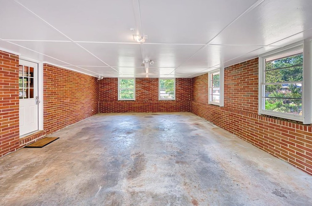 2325 Shasta Way, Atlanta GA  30345-2605 exterior