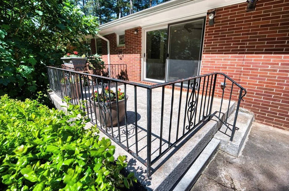 2325 Shasta Way, Atlanta GA  30345-2605 exterior