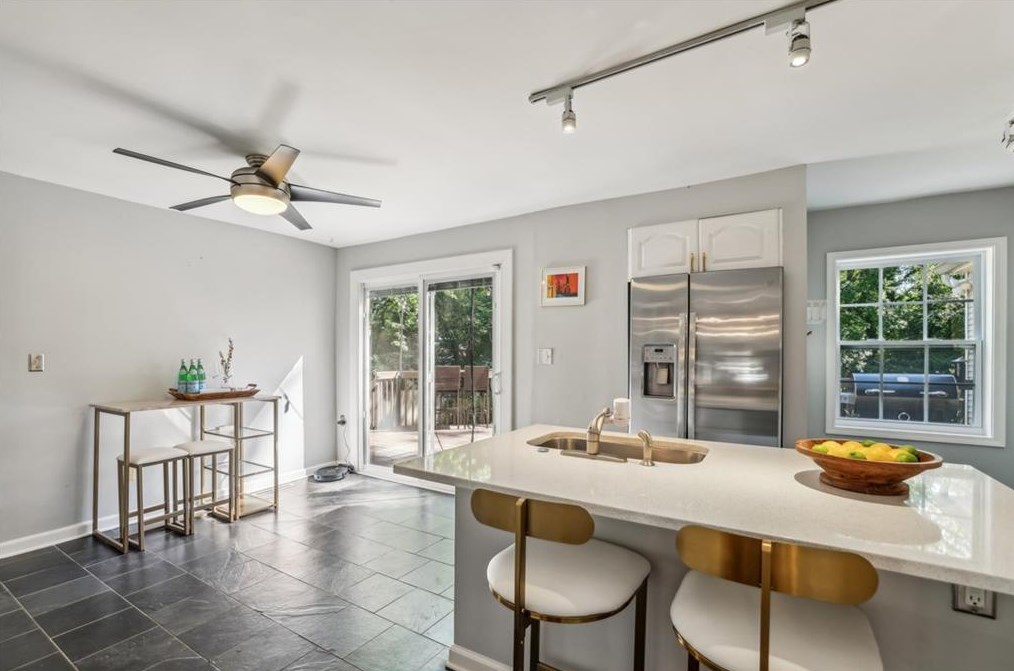 1139 Vis Trl, Atlanta GA 30324-4528 exterior