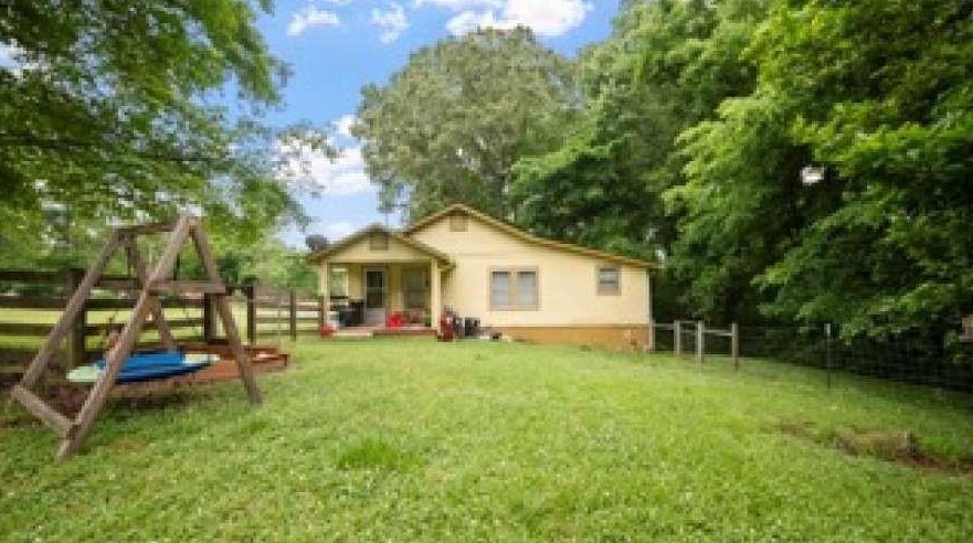 3051 Kingston Hwy, Rome GA  30161-9165 exterior