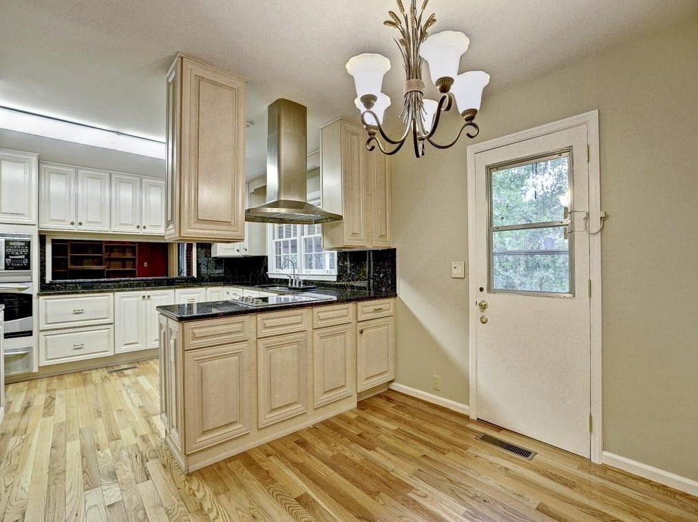 2740 Rdg Vly Rd, Atlanta GA  30327-1823 exterior