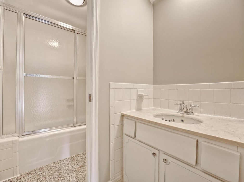 2740 Rdg Vly Rd, Atlanta GA  30327-1823 exterior