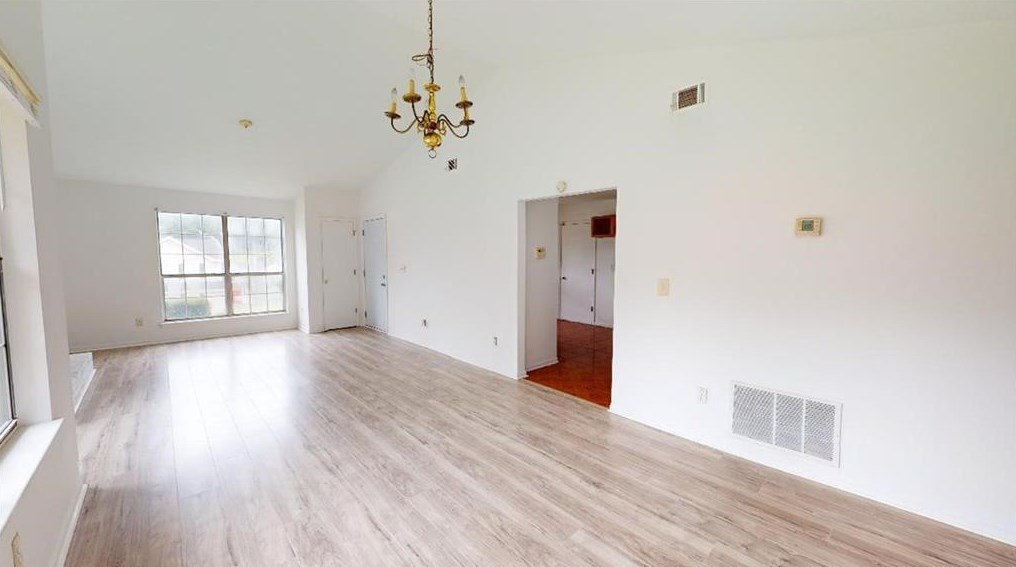 4512 Yorkdale Dr, Decatur GA 30035-4253 exterior