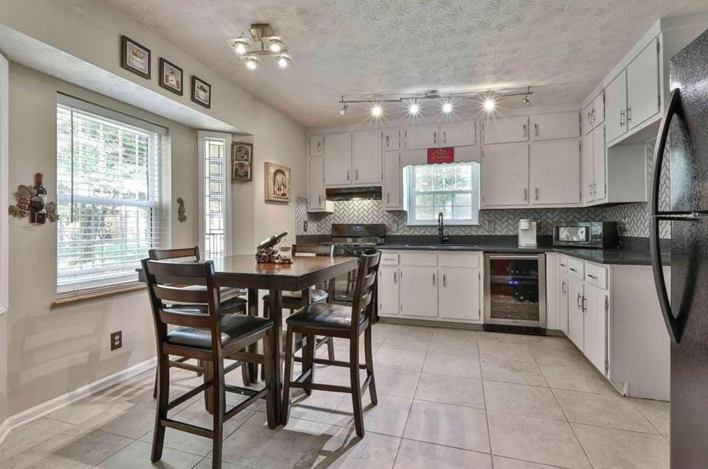 3654 Charlotte Dr, Rex GA 30273-1215 exterior