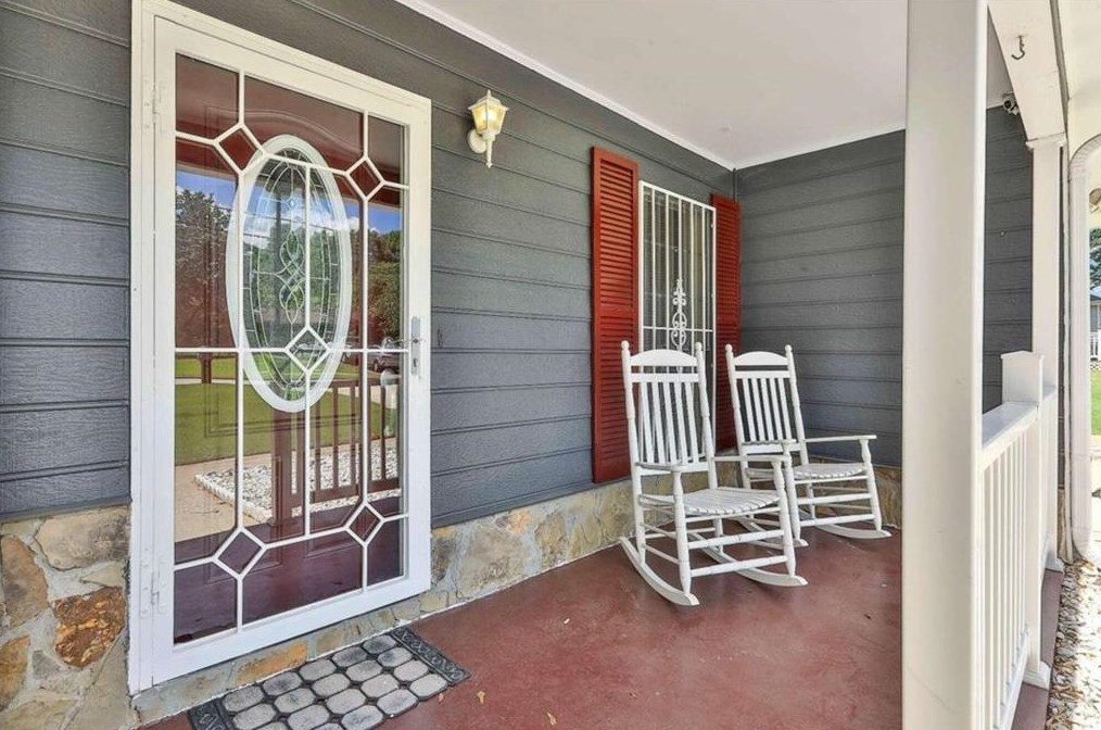 3654 Charlotte Dr, Rex GA 30273-1215 exterior