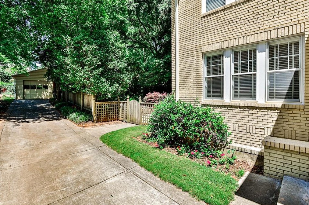 1527 Emory Rd, Atlanta GA  30306-2407 exterior