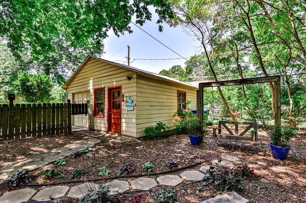 1527 Emory Rd, Atlanta GA  30306-2407 exterior