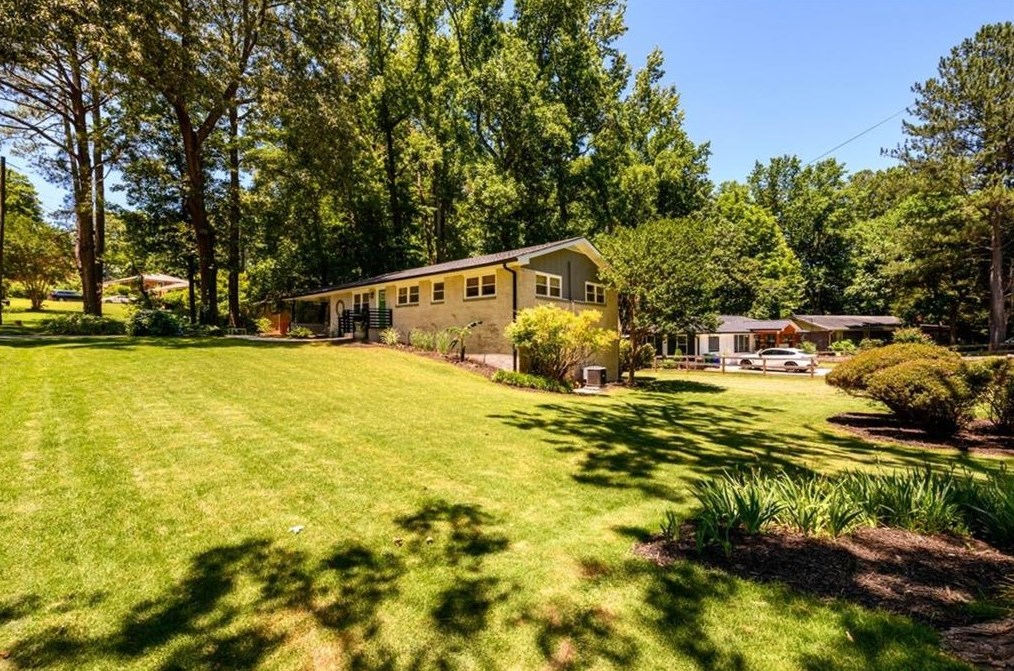 2596 Wilson Woods Dr, Decatur GA  30033-3741 exterior