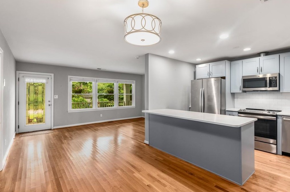 2943 Hollywood Dr, Decatur GA  30033-5005 exterior