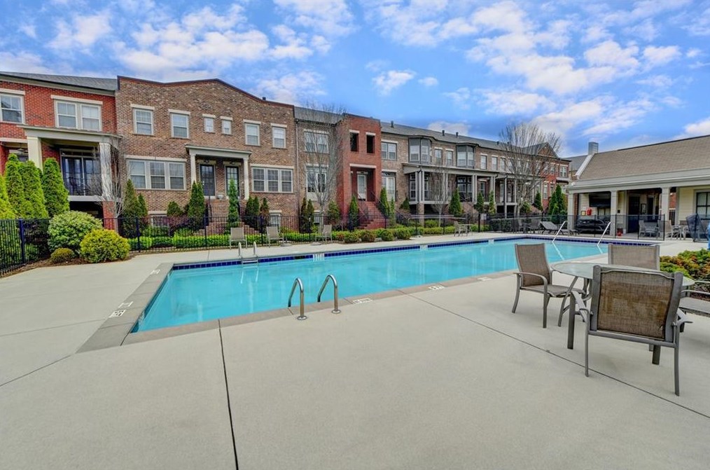 4690 Dogwood Aly, Atlanta GA 30338-7718 exterior