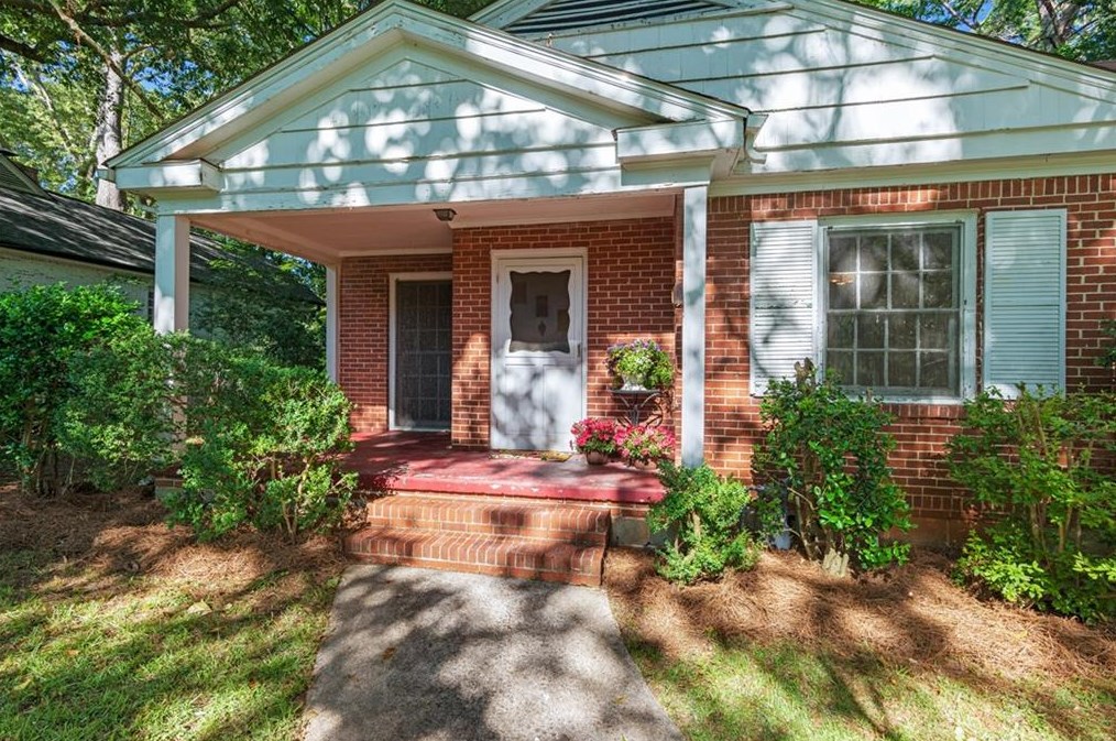 429 Woodhaven Dr, Decatur GA  30030-1649 exterior