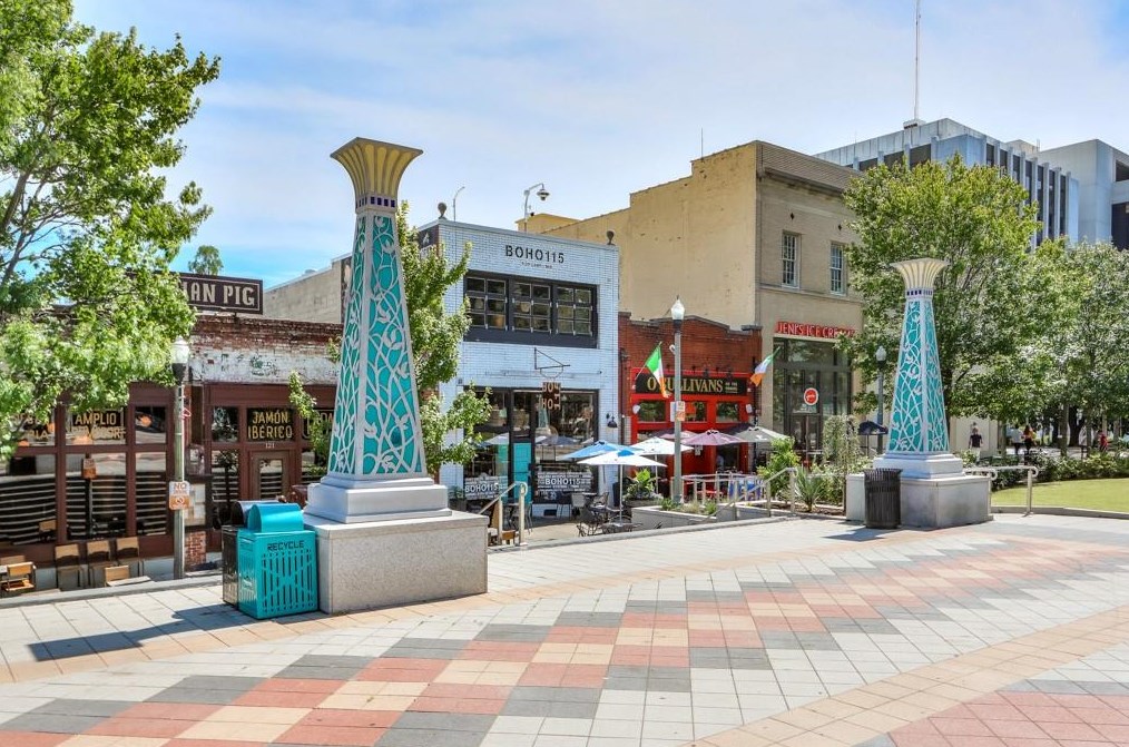 2478 Woodridge Dr, Decatur GA 30033-4830 exterior