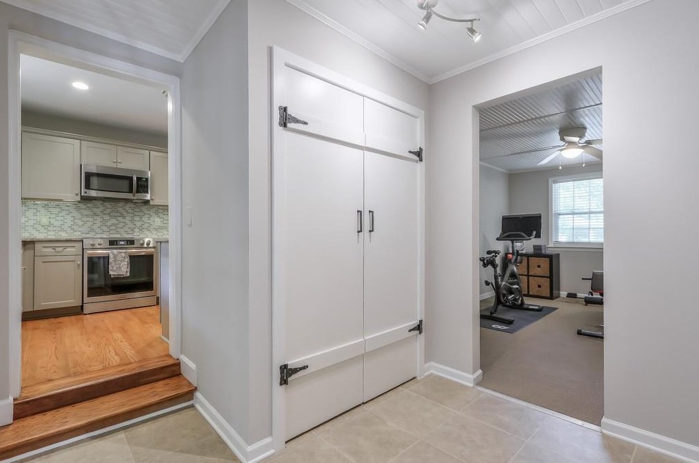 2478 Woodridge Dr, Decatur GA 30033-4830 exterior