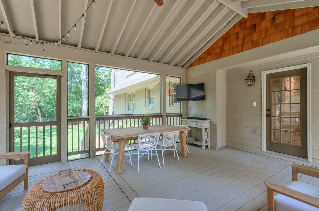 2478 Woodridge Dr, Decatur GA 30033-4830 exterior