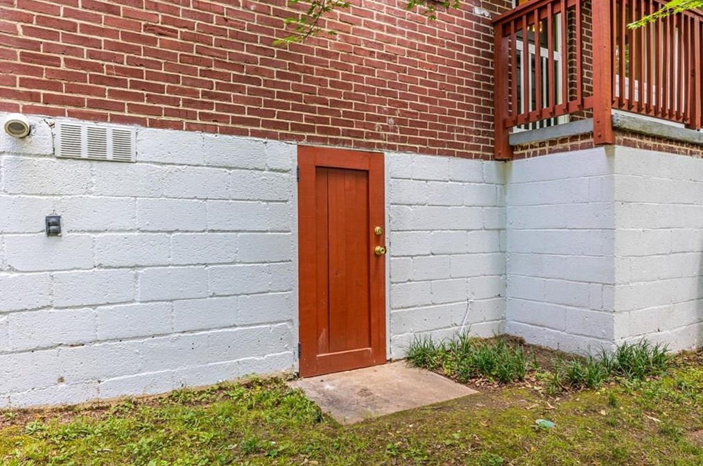 2343 Sanford Rd, Decatur GA  30033-5511 exterior