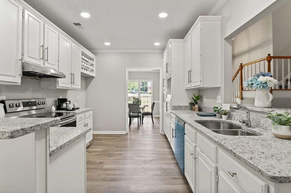 725 Deerwood Dr, Stockbridge GA  30281-6321 exterior